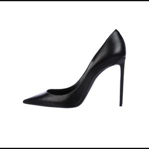 Saint Laurent Leather pointed shoes. Excellent condition